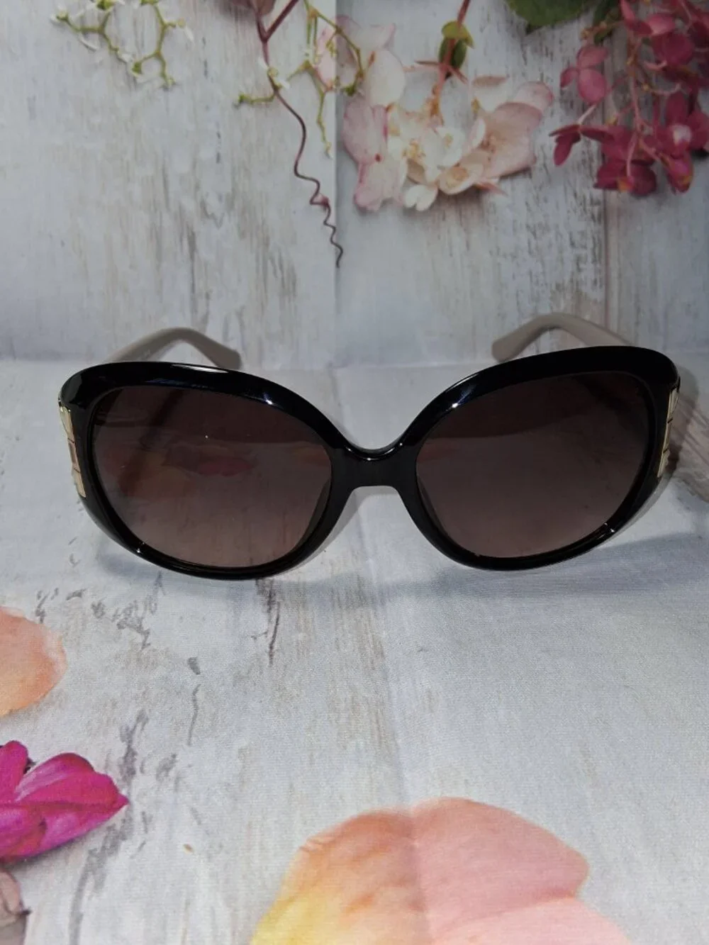 Salvatore Ferragamo Black Oval SF668S Sunglasses Gradiant lenses NEW W/Hard case